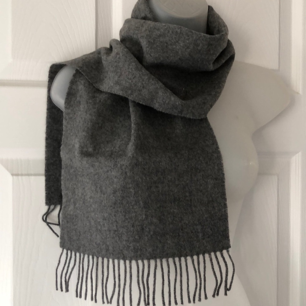 VINTAGE WOOL SCARF GREY 50” FRINGED 100% LAMBSWOOL BY CLUBFELLOW